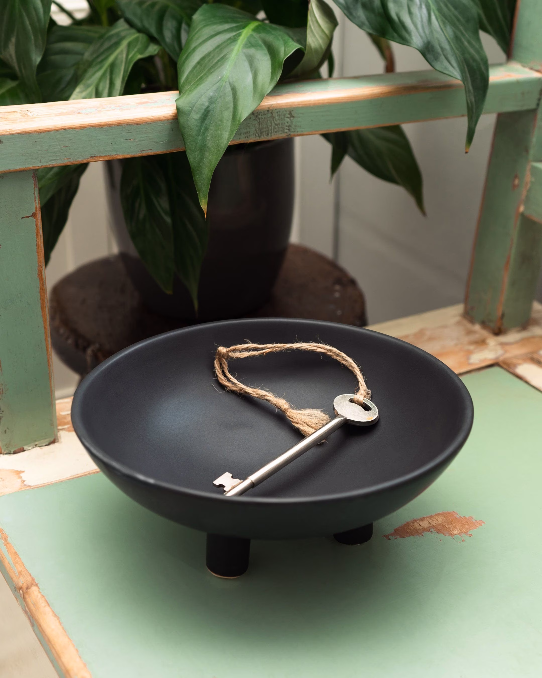 Matte Black Bowl With Feet