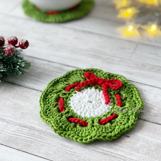 Christmas Wreath Coaster Crochet Holly Jolly, Gift Idea, Crochet Coaster, Holiday Season, Winter Decor, Handmade Tableware