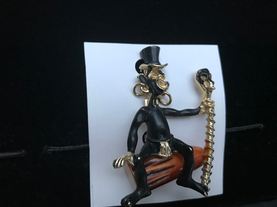 Sweetmammasjewels Vintage Bakelite Medicine Man Brooch