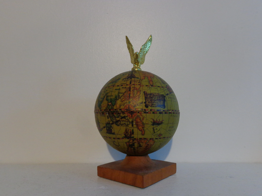 Vintage Globe Salt & Peopper Shakers, Pepper Shakers, Vintage