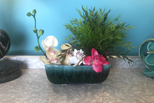 Beautiful Mid Century Hull Planter - F42