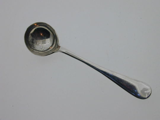 Old English Sterling Silver Salt Spoon 62.2mm Long Full Hallmarks 1945 3.3G