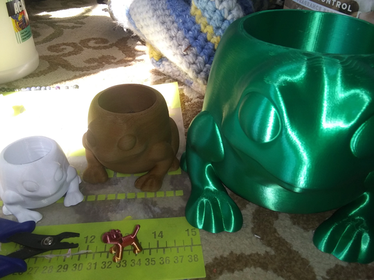 3D Printed Frog Planters