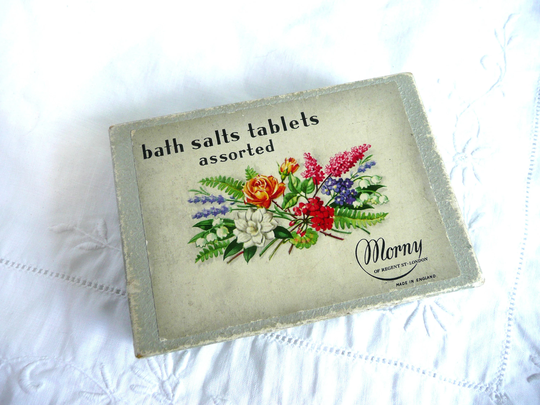 Vintage Morny Bath Salts Box - 1940S 1950S Of Regent Street Floral Bath Salts Vintage Boudoir Trinket