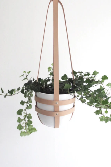 Modern Hanging Plant Holder in Natural Leather, Ceiling Planter, Minimalist Hanger, Vegetable Tanned Leather Incl. White Plastic Pot