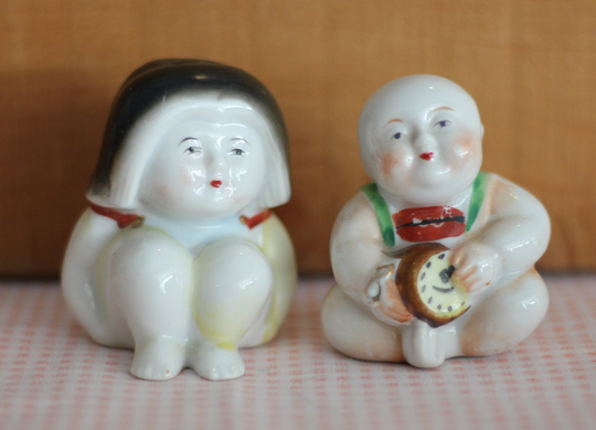 Vintage Sitting Asian Woman & Her Baby Salt & Pepper Shakers Japan Lusterware Free Domestic Shipping