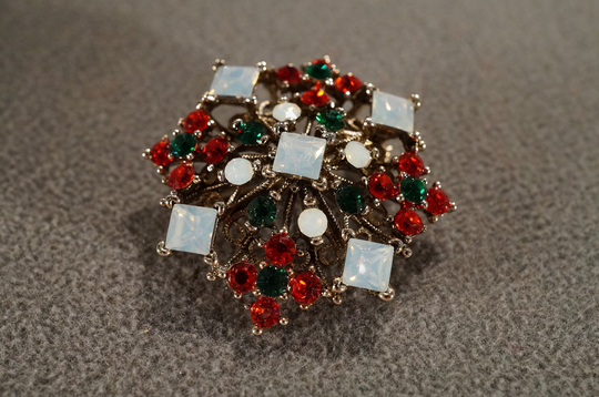 Vintage Gold Tone Multi Round Square Emerald Green Ruby Red Opalescent Glass Rhinestone Pin Brooch Christmas Winter Seasonal Snowflake
