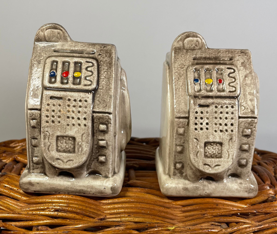 Vintage Hand Painted Fun Gambling Slot Machine Salt & Pepper Set. Made in Japan. Excellent Condition
