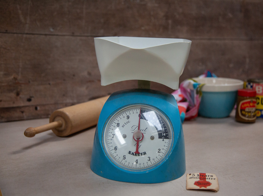 Salter Spring Balance Metal Scales. Duet. Imperial. Pounds & Ounces. Blue White. Removable Dish. Guarantee. Vintage Kitchen 1960S