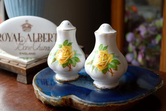 Royal Albert Tea Rose Salt & Pepper Shaker Set