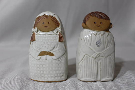 Vintage Mcm Gempo Japanese Stoneware Bride & Groom Salt & Pepper Shaker Set