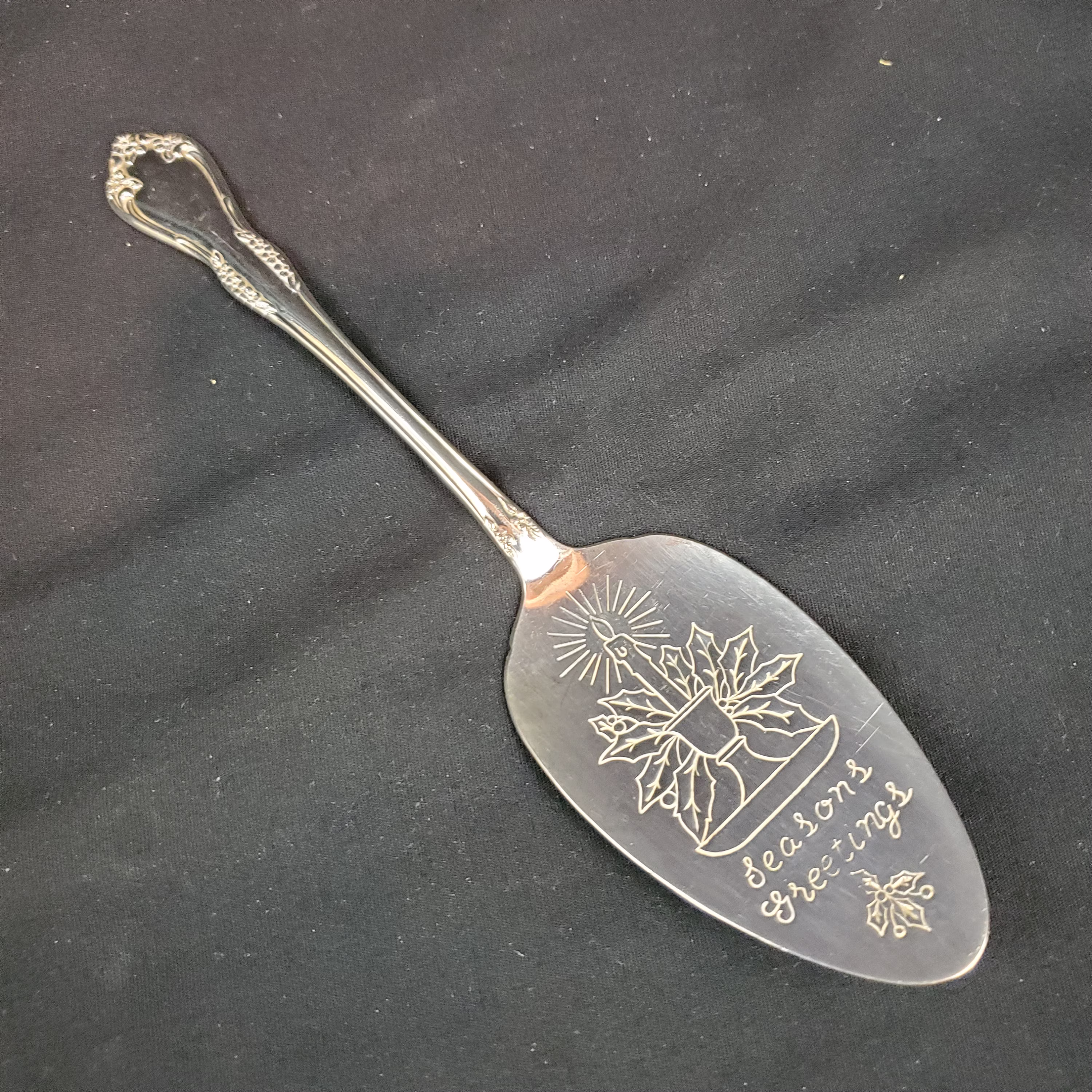 Oneida Silver Solid Pie Server Mansfield Floral Pattern Season's Greetings Plate
