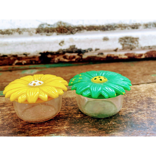 Vintage Mini Daisy Flower Salt & Pepper Shakers