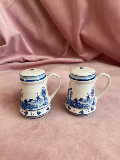 Beautiful Vintage Shape Salt&paper Pots.hand Painted Holland Scene Pots For Salt Paper