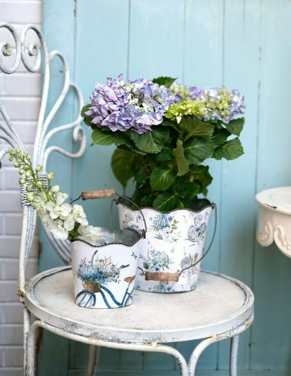 Set Of 2 White Metal Hanging Wall Planters Wooden Handle Garden Pot Flowers UK