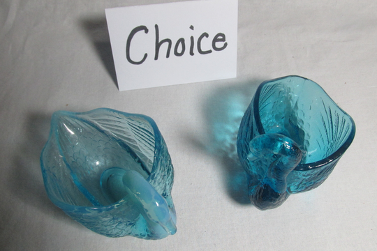 Bleu Glass Swan Salt Dipper, Figurine