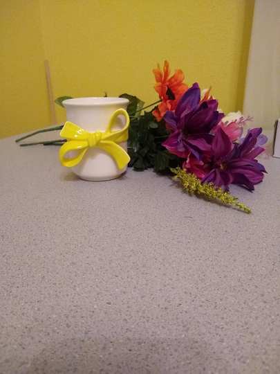 Fitz & Floyd Flower Pot With Yellow Bow, Egg Box Coastal Style