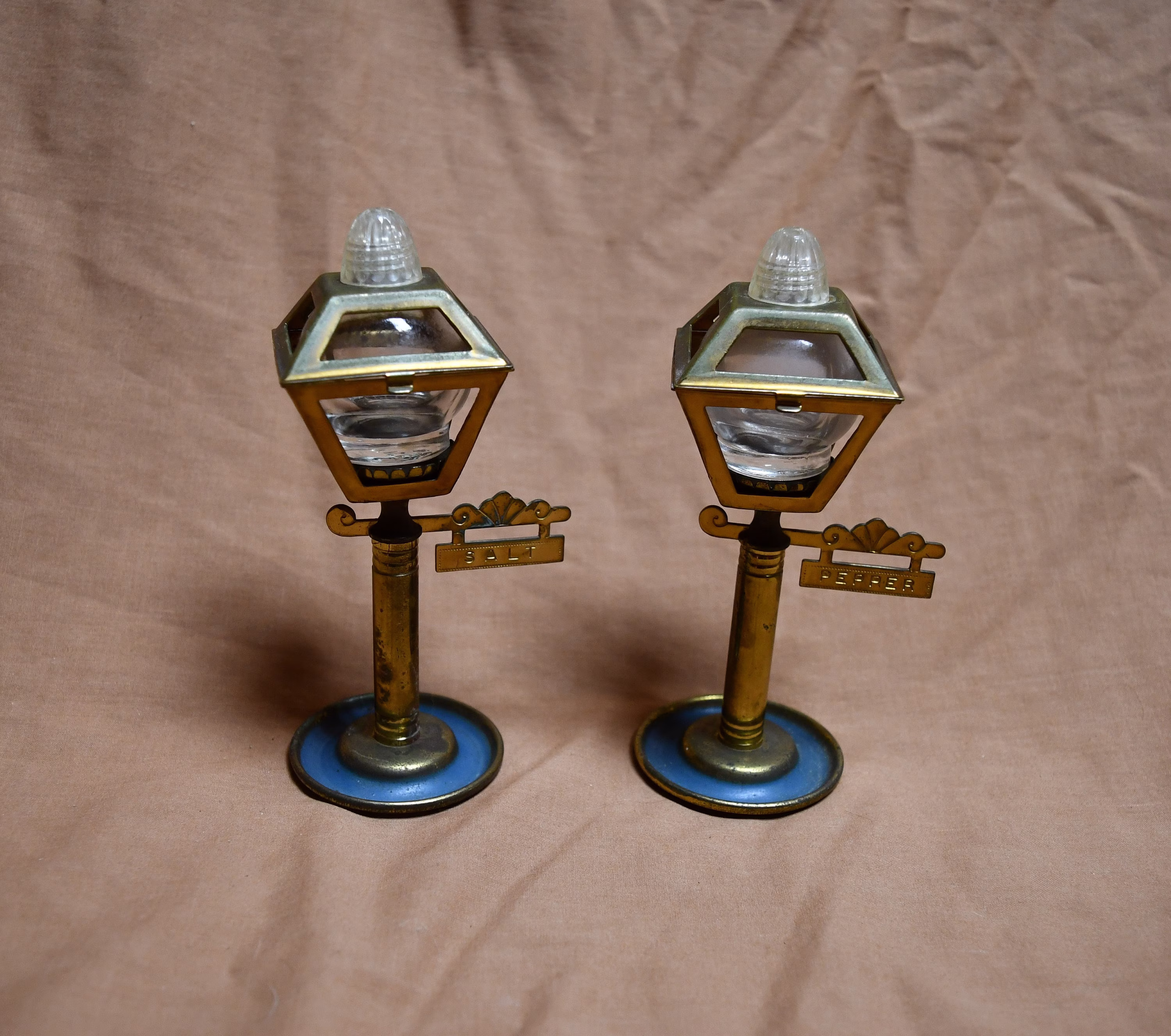 Vintage Mid Century Irice - Ny Brass & Glass Lamp Post /street Lights Salt & Pepper Shakers