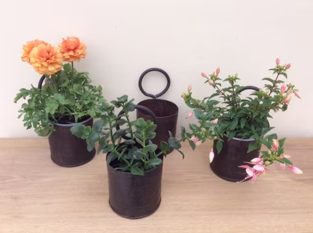 Metal Recycled Pots With Steel Ring