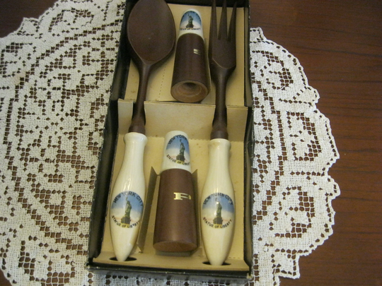 New York City/statue Of Liberty Salad Set With Serving Fork & Spoon Salt Pepper Shakers