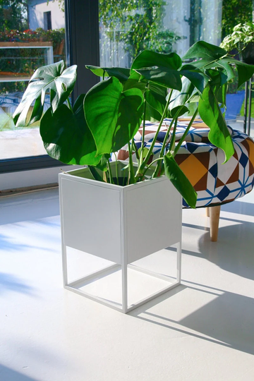 Planter With Stand - Mississippi White