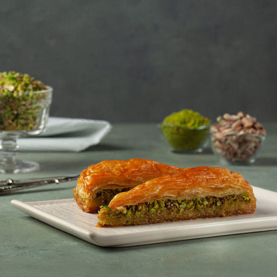 Handmade Pistachio Carrot Slice , Baklava Turkish Dessert International Snacks Sweet