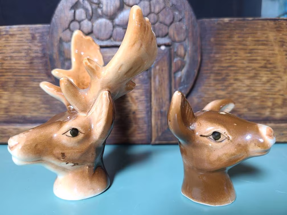 Vintage Retro Cottage Style Cabin Decor Mountain Living Stag & Doe Head Salt & Pepper Shaker Set
