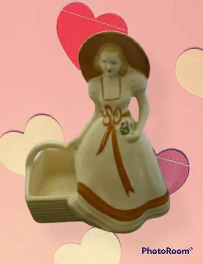 Valentines Day Ready 1940S Hull Pottery Southern Belle Planter Blond Woman in Bonnet Made Usa Vintage