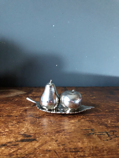 Apple & Pear Salt Pepper Shakers On Leaf Silver Coloured Condiment Cruet Set Kitchenware