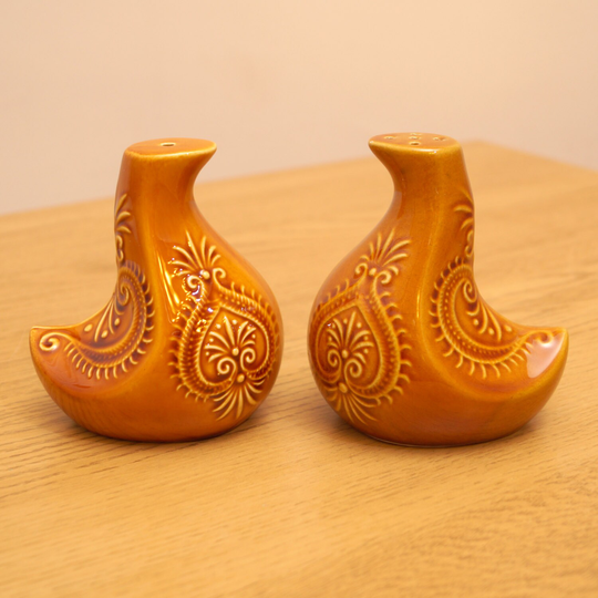 Vintage Salt & Pepper Shakers in Shape Of Bird/Duck || Floral Ornament Ceramic Pottery