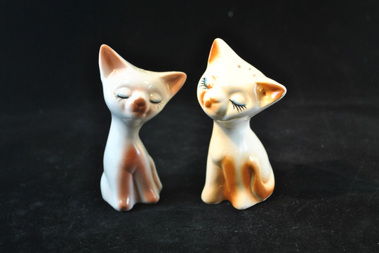 Delightful Brown & White Cats Salt Pepper Shakers, Collectible, Vintage