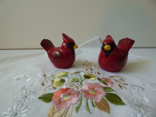 Ceramic Birds Salt & Pepper Shakers, Cardinal & Shakers, Northern Cardinal, Porcelain Salt Pepper