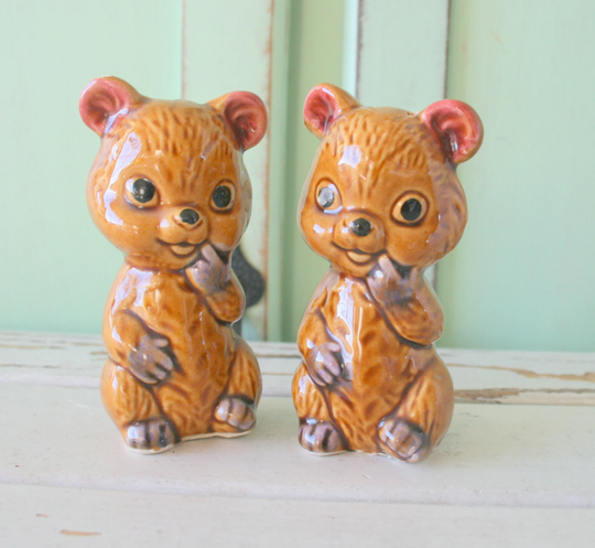 Vintage Cute Animal Retro Salt & Pepper Adorable Shakers...housewares. Retro. Vintage Home. Kitsch. 70S Animal Lover