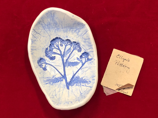 Signed Folk Art Ellyn Richardson Salt Marsh Pottery Oval Dish Bowl With Real Yarrow Plant Design in Blue & White - Pottery Dish