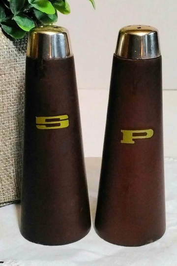 Set Of Mcm Wood Salt & Pepper Shakers, Atomic Shape, Gold Lettering Tops, Dark Stain, Kitchen N Dining, Serving Odds Ends
