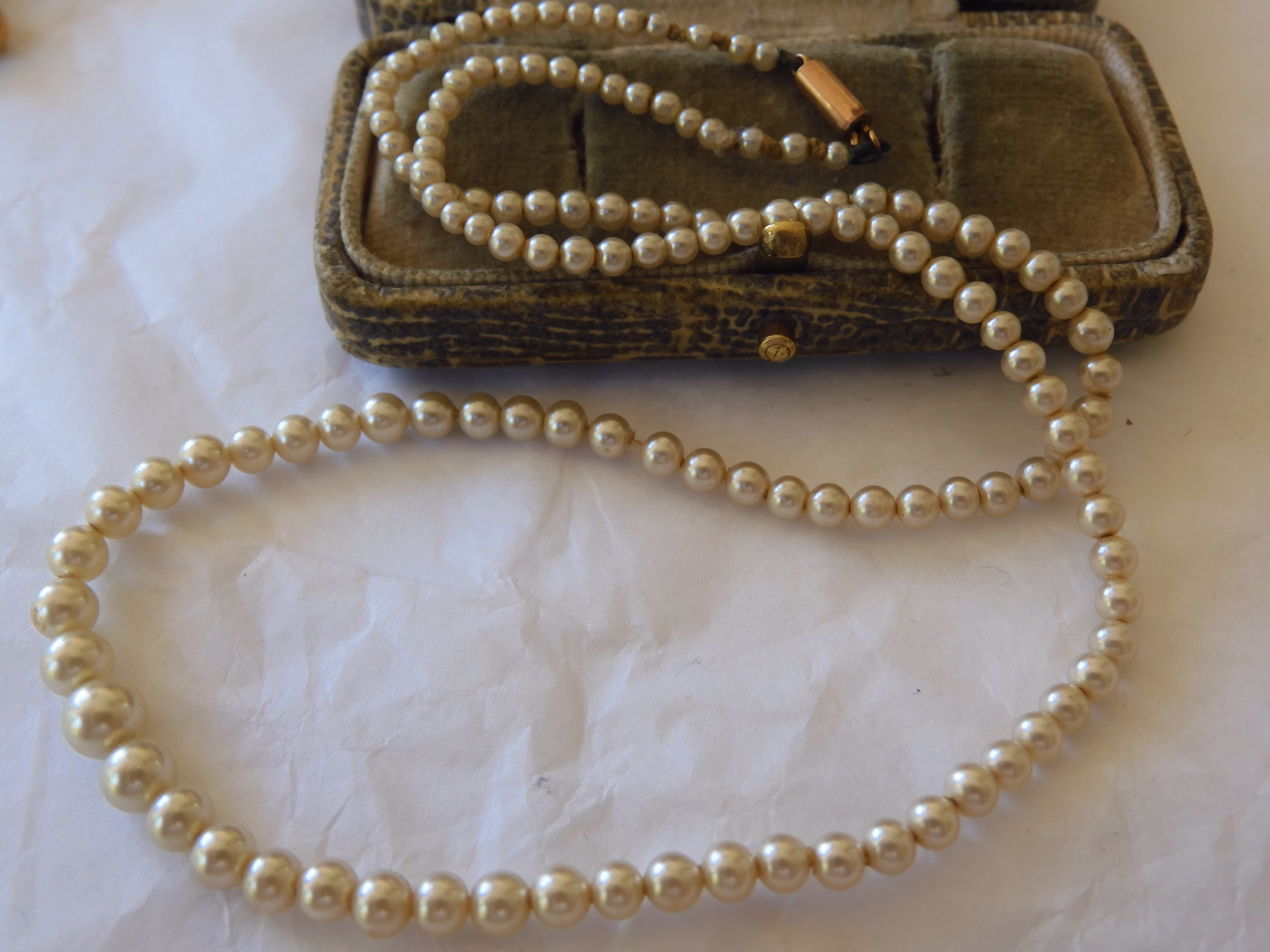 Elegant Art Deco Simulated Seed Pearl Necklace With 9Ct Rose Gold Clasp