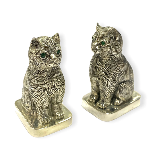 Novelty Persian Cat Or Kitten Pair With Emerald Stone Salt & Pepper Shaker Pots 925 Sterling Silver Plated