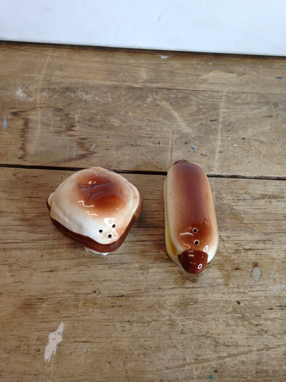 Vintage Kitsch Retro Hotdog & Burger Salt Pepper Cruet Set in Good Condition