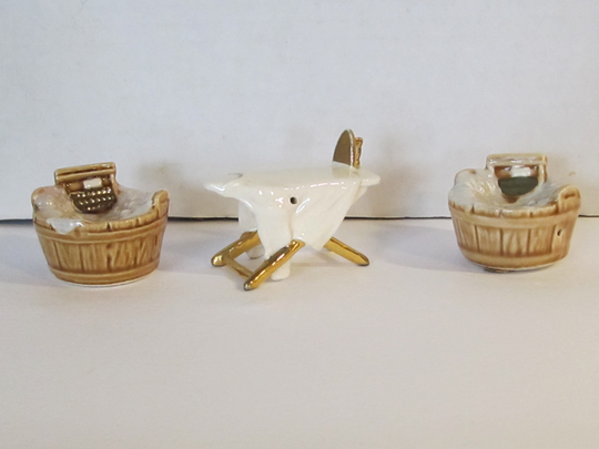 Vintage Arcadia Tiny Miniature Salt & Pepper Shakers - Rare Hard To Find Ironing Board With 2 Washtubs Iridescent Bubbles