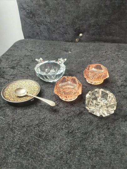 Lovely Vintage Shabby Chic Collection Of 4 Crystal Open Salt Cellars & 1 Engraved 18 Carat Gold Decorated. Ideal For Parties Weddings