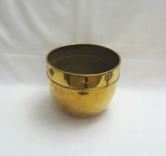 Vintage Brass Jardiniere - A Neoclassical Hammered Planter With Bark Design By Nestor | Harry J Pratt & Co Of Birmingham, 20's Or 30's