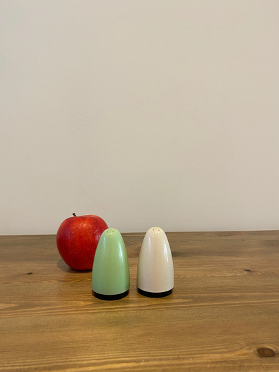 Vintage Retro Green & White Beetleware Plastic Salt Pepper Shakers Condiments