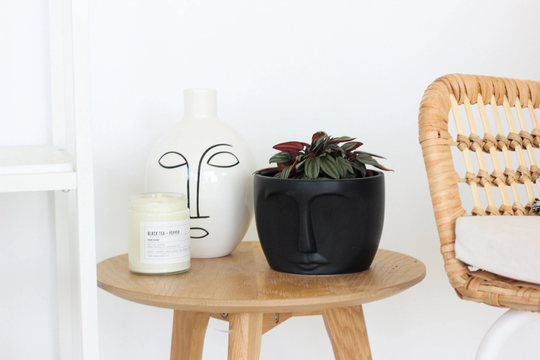 Moon Face Plant Pot in Matte Black
