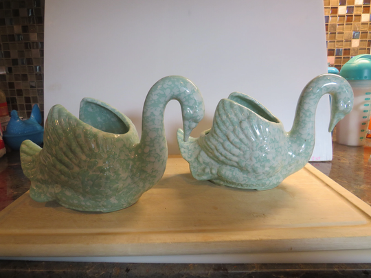 2 Vintage U.s.a.#700 Swan | Mccoy?Green& White/ About 6