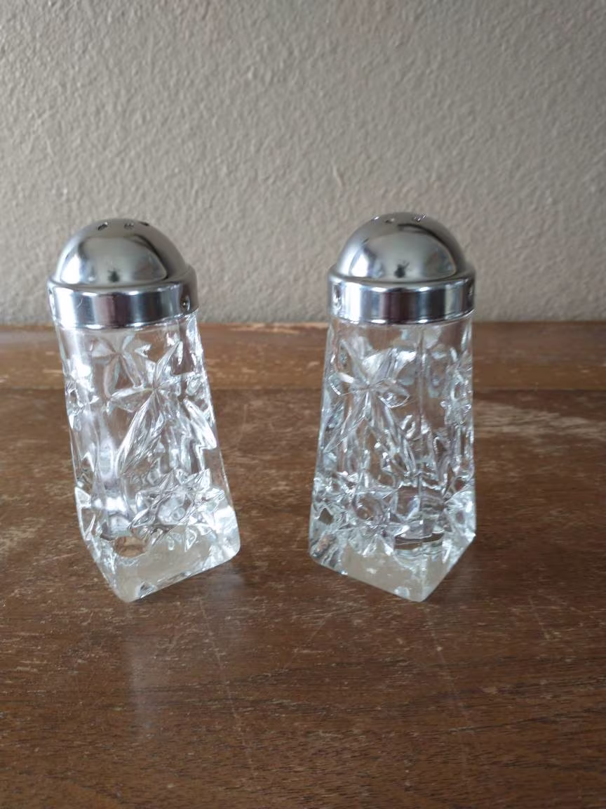 Vintage Anchor Hocking Crystal Glass Salt Pepper Shakers Star Of David Pinwheel Functional Decor Classic Retro Accent Collectible Gift