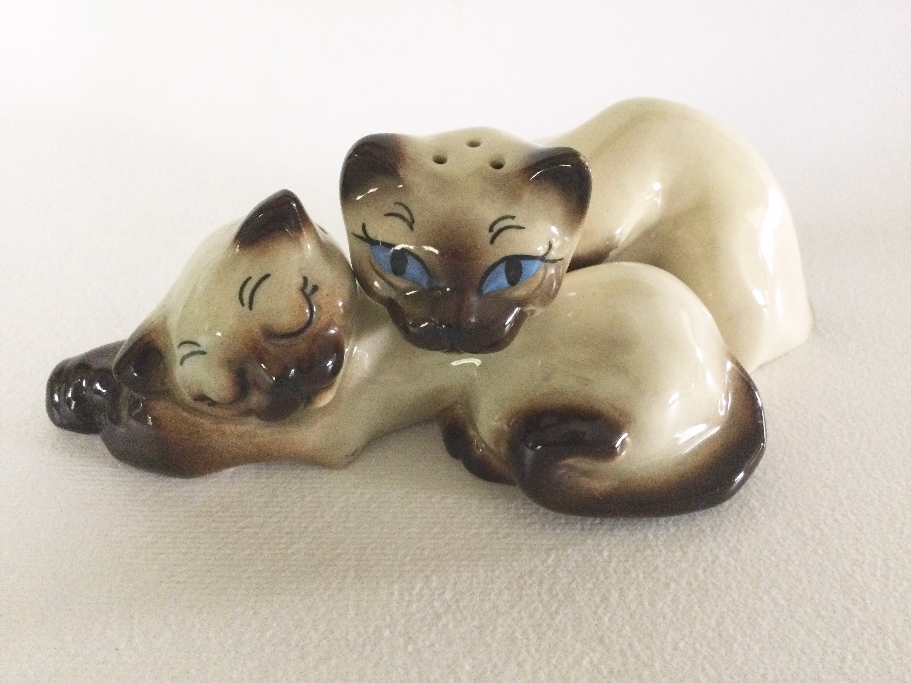 Ceramic Arts Studio Siamese Cat Shakers Thai-Thai Salt & Pepper Snugglers Madison Wi 1940S