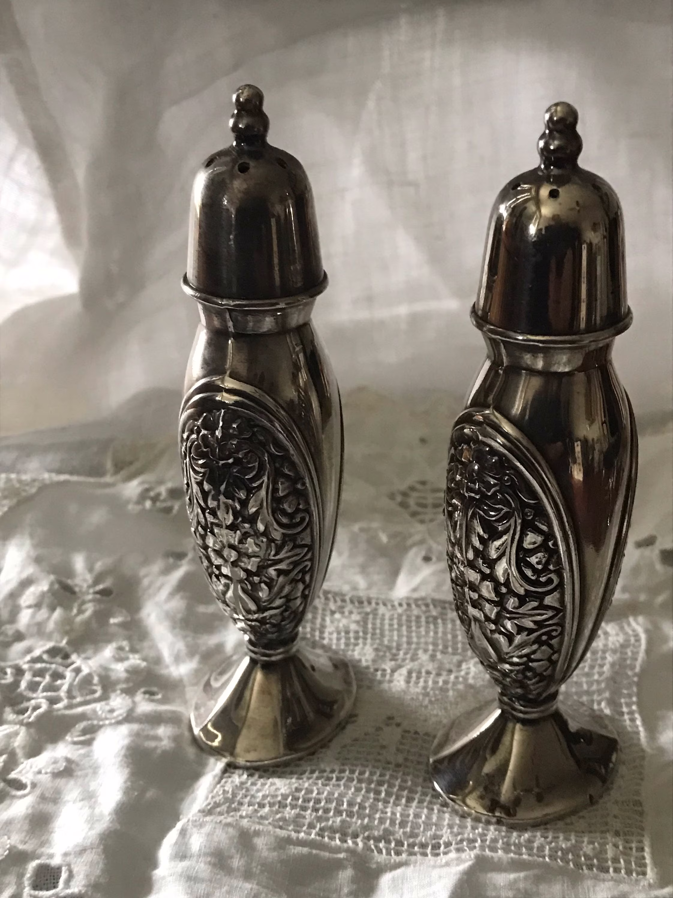 Vintage Silver Plate/Salt & Pepper/ Formal Dinning/Antique Plate Dining Service Shakers