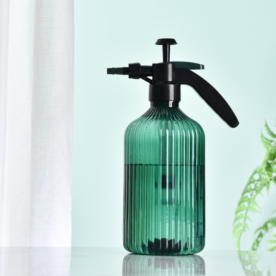 2.0l spray bottle with adjustable nozzle for garden, plants, cleaning / green