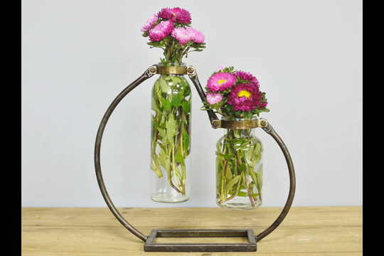 Beautiful Metal & Glass Flower Holder - Ideal For Displaying Flowers Adding A Spot Of Colour To Any Room