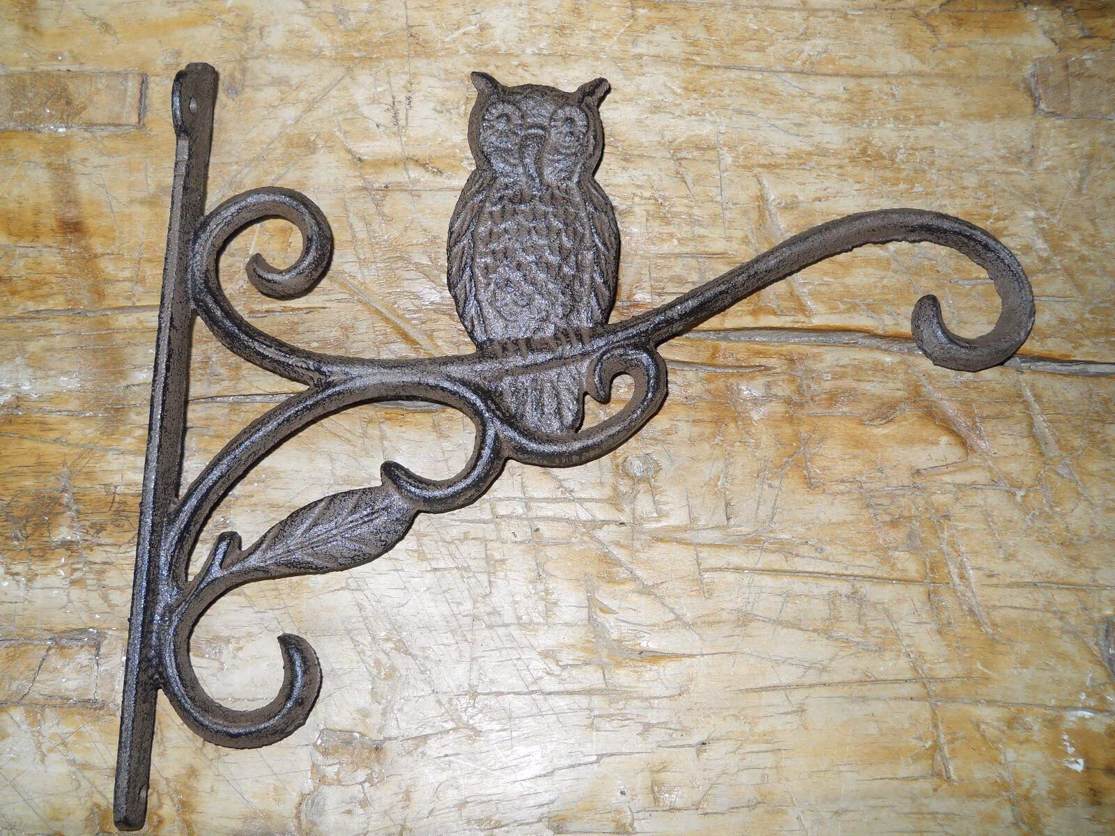 Cast Iron Hoot Owl Garden Plant Hook Rustic Brown Finish Hooter